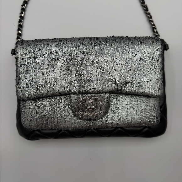 Chanel Mixed Metallic and lambskin double Pochette - Picture 3 of 13